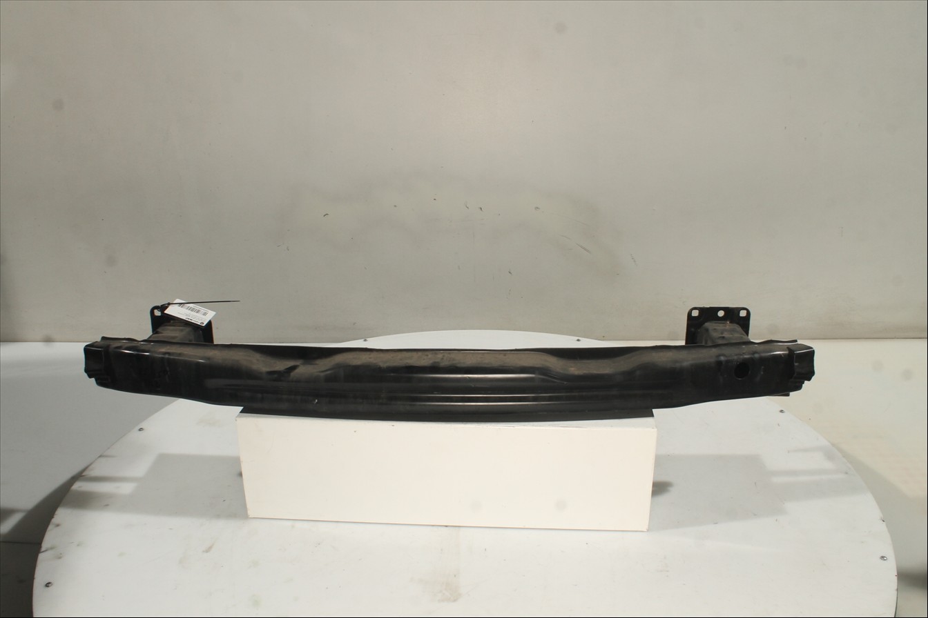 Traviesa paragolpes Tra.