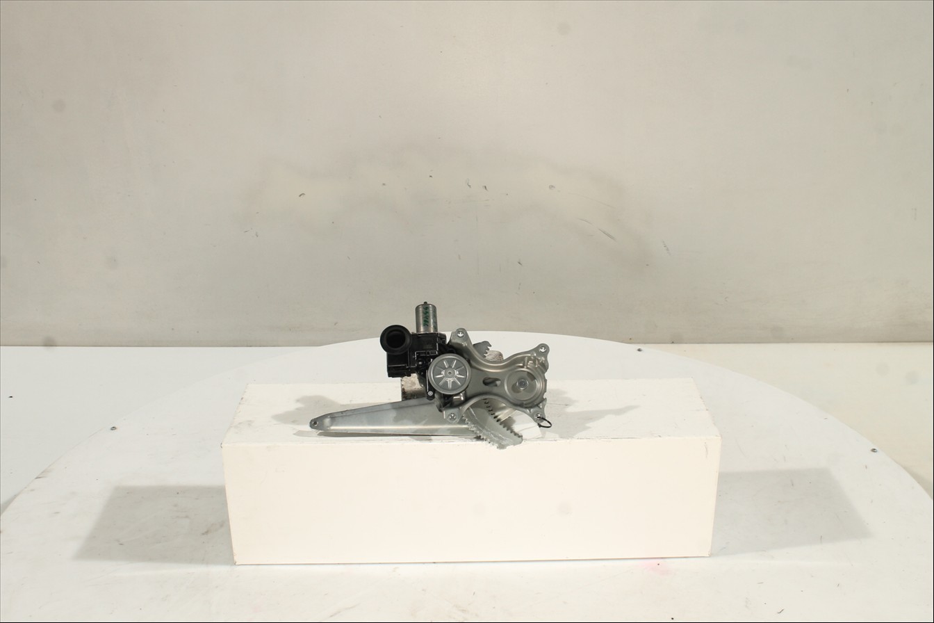 Elevalunas eléctrico puerta Tra. Izq.