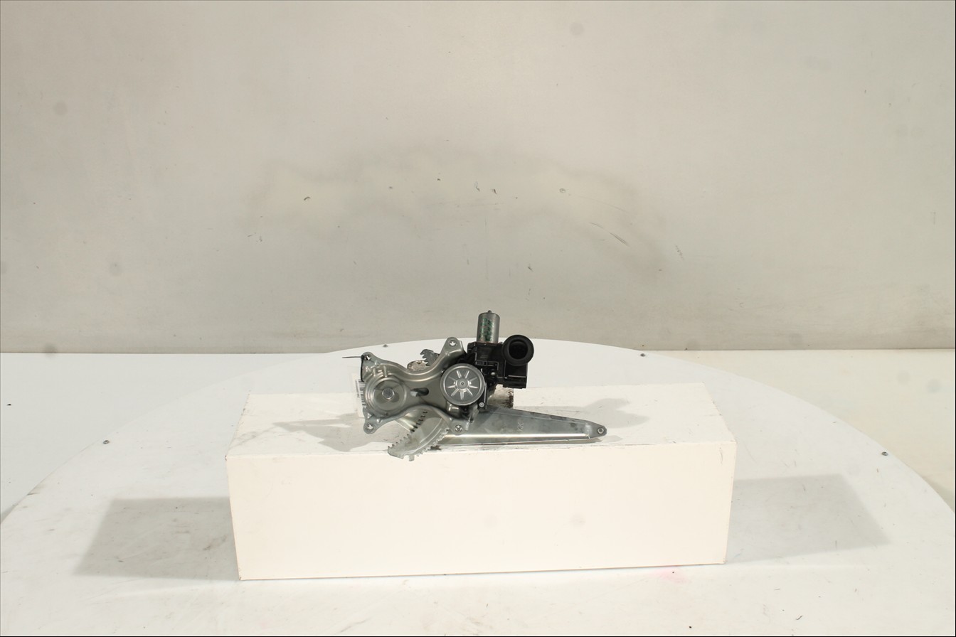 Elevalunas eléctrico puerta Tra. Der.