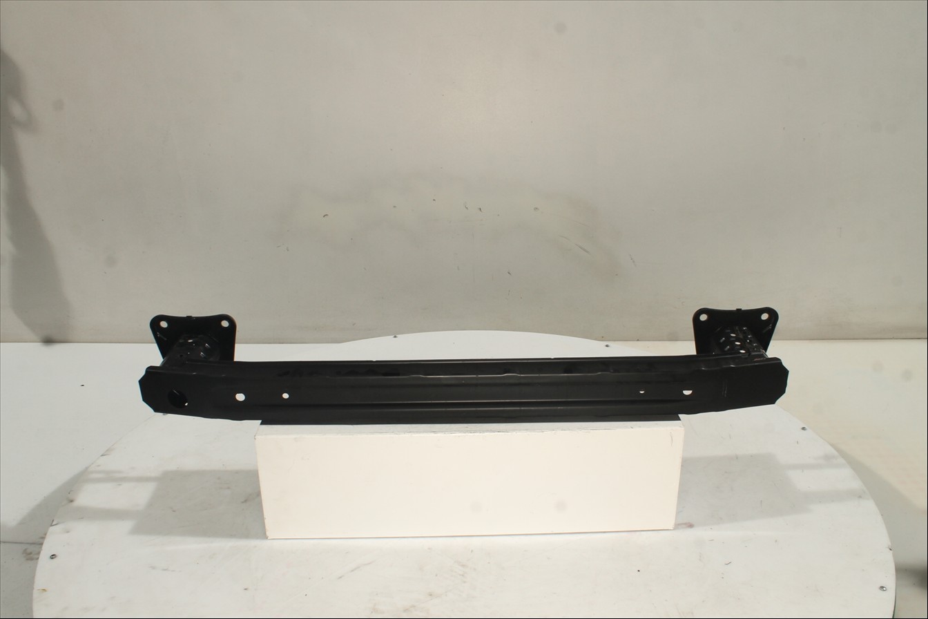 Traviesa paragolpes Tra.