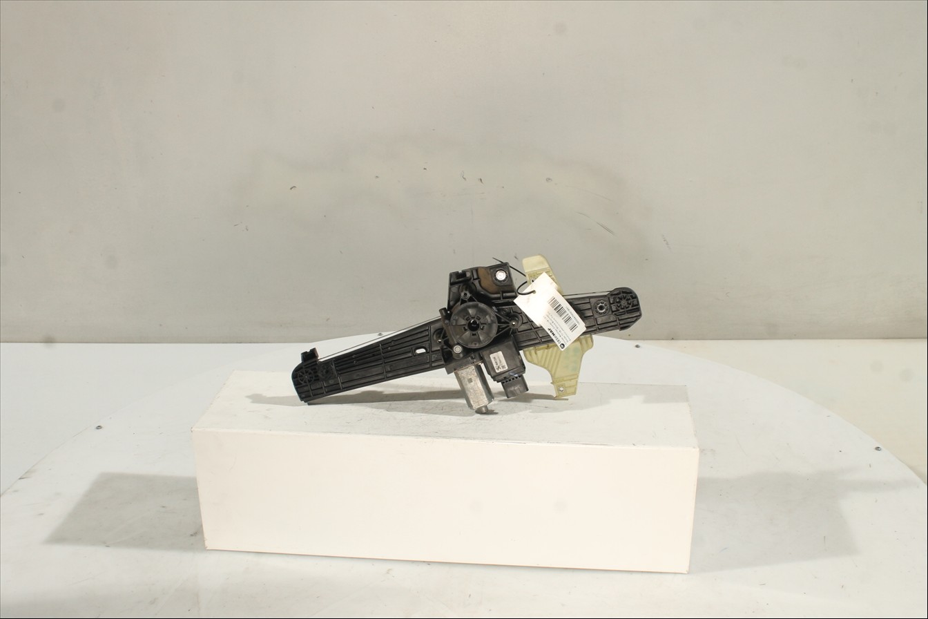 Elevalunas eléctrico puerta Tra. Izq.