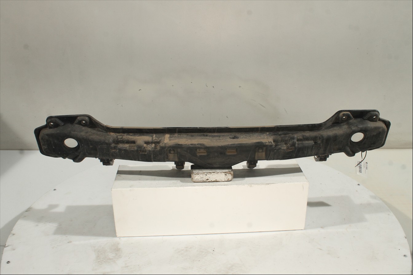 Traviesa paragolpes Tra.