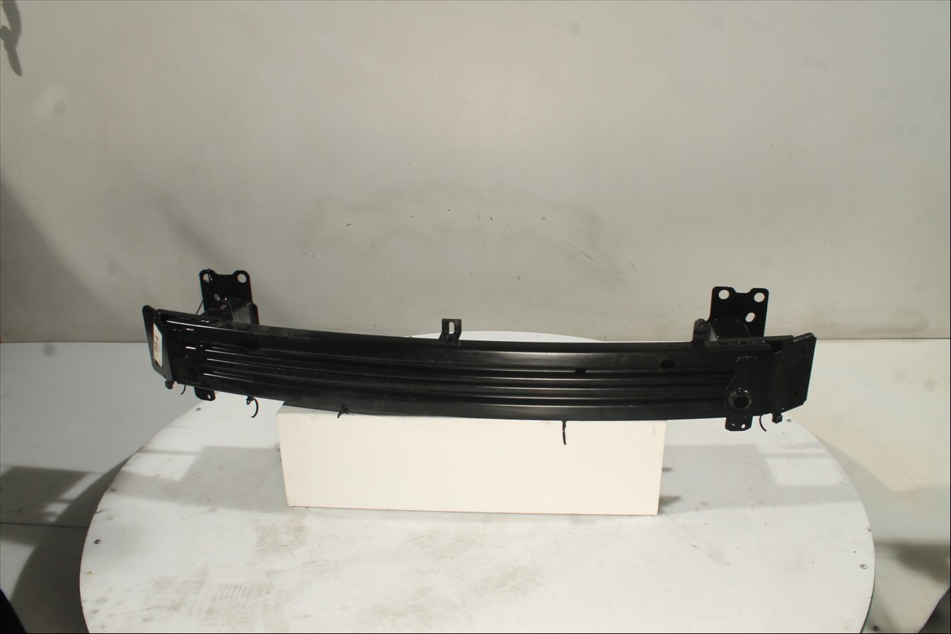 Traviesa paragolpes Del.