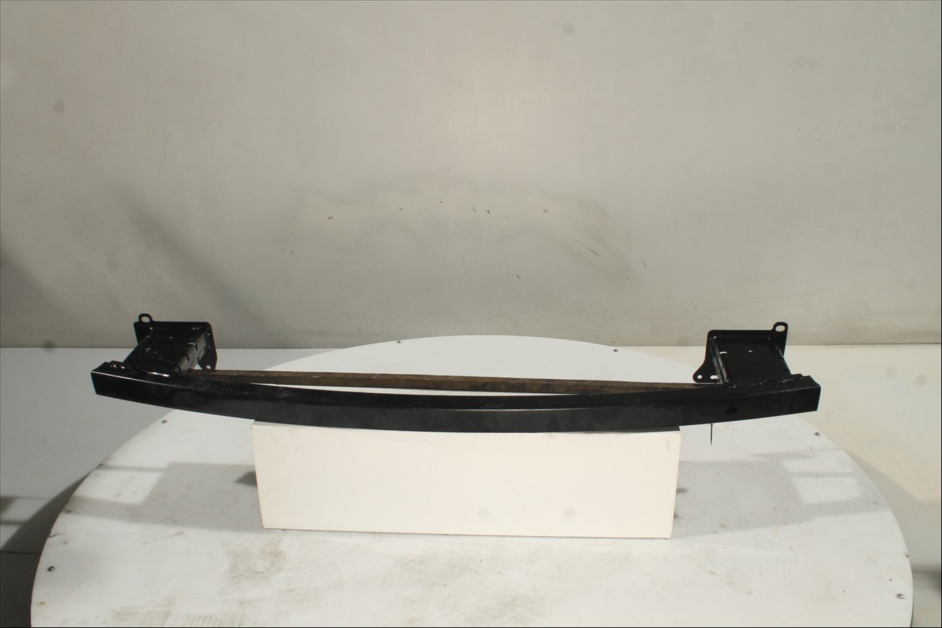 Traviesa paragolpes Del. Inf.