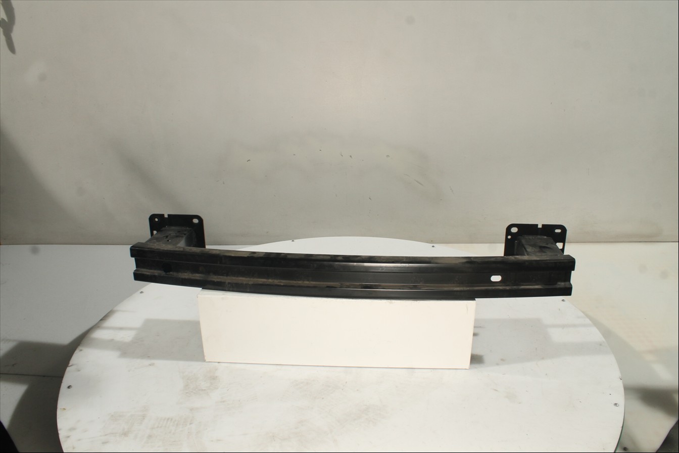 Traviesa paragolpes Tra.