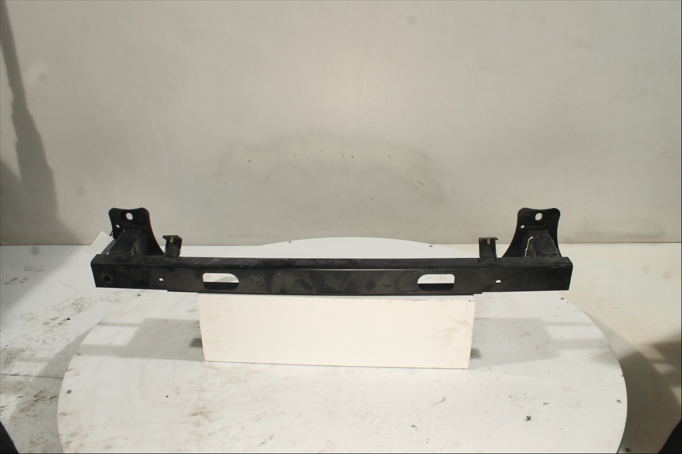 Traviesa paragolpes Tra.