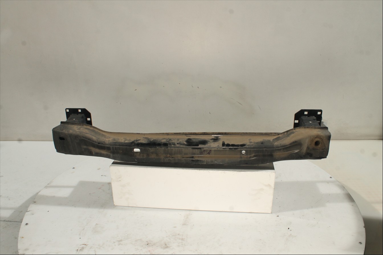 Traviesa paragolpes Tra.