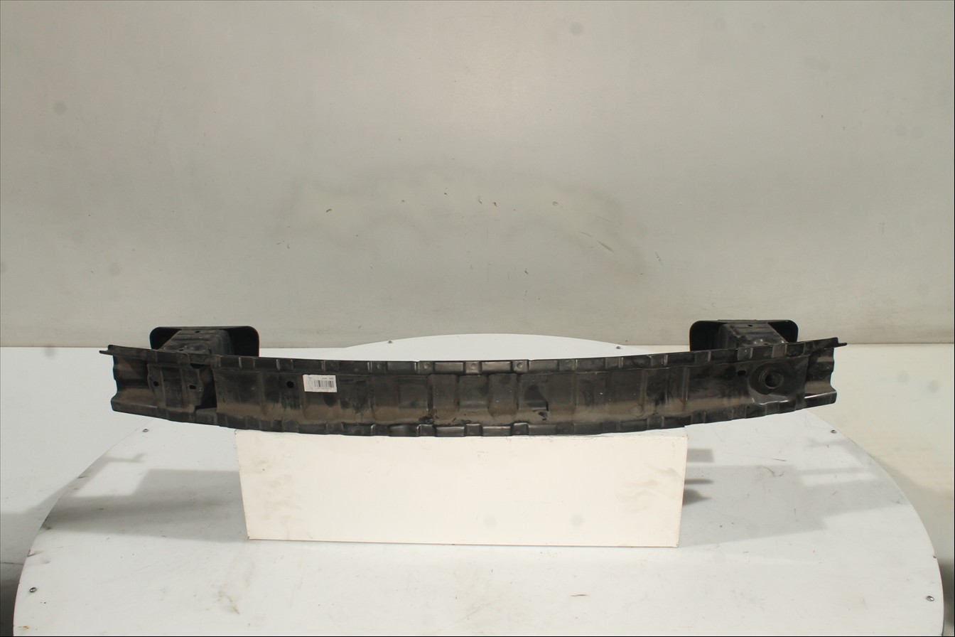 Traviesa paragolpes Tra.