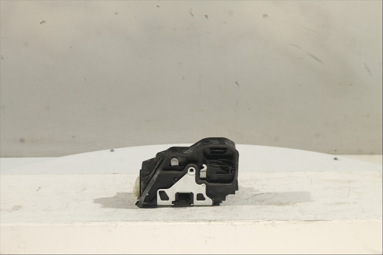 Cerradura puerta Del. Izq.