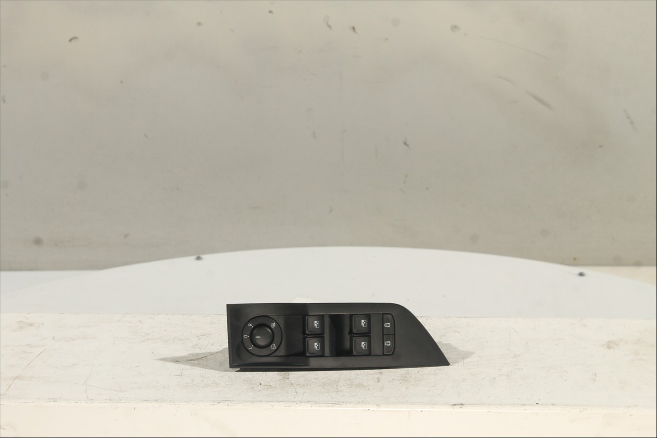 Interruptor elevalunas Del. Izq.