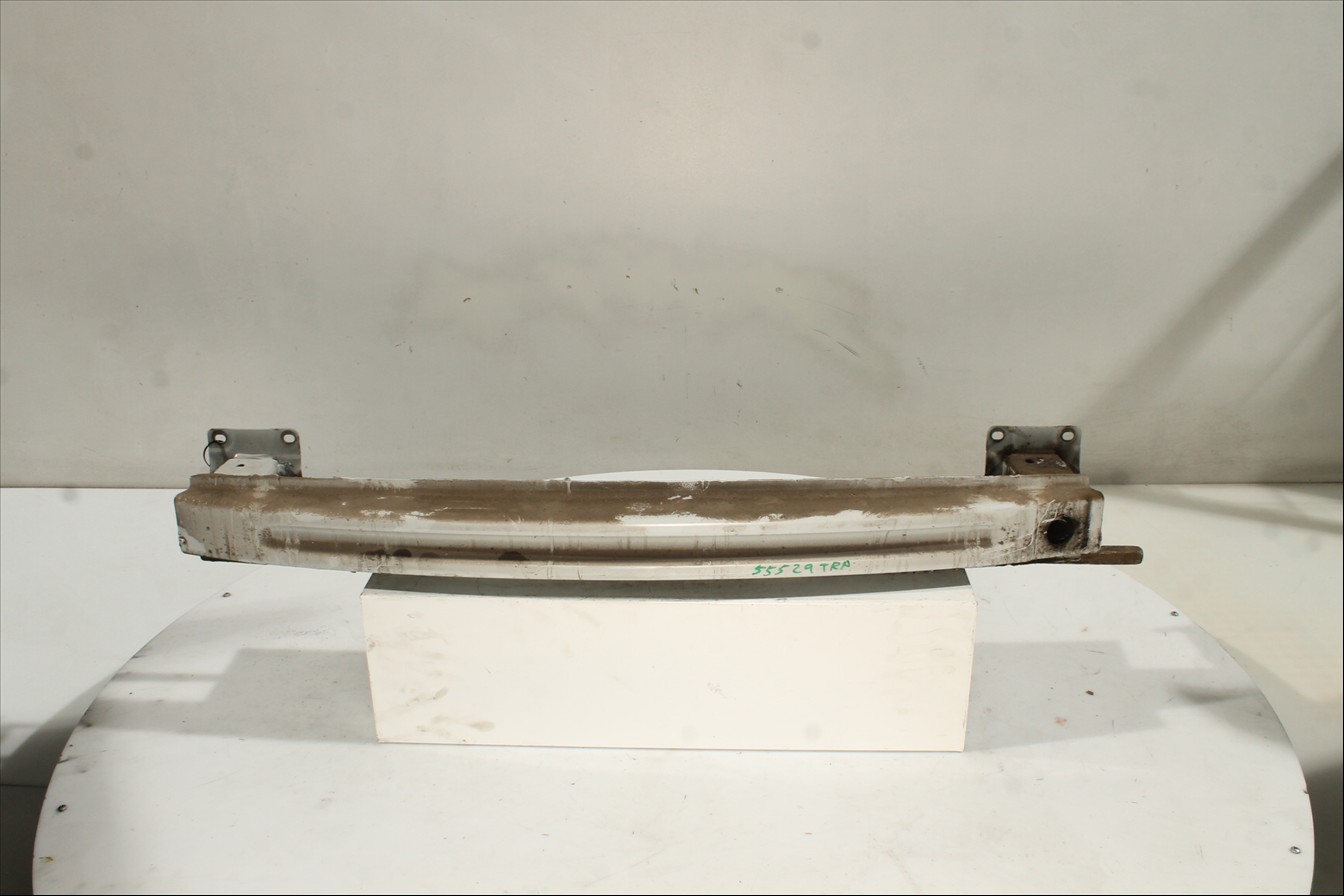 Traviesa paragolpes Tra.