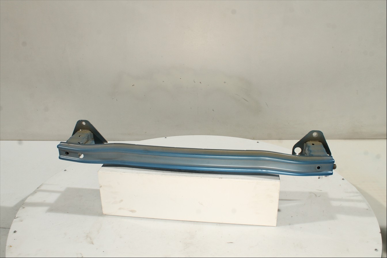 Traviesa paragolpes Tra.