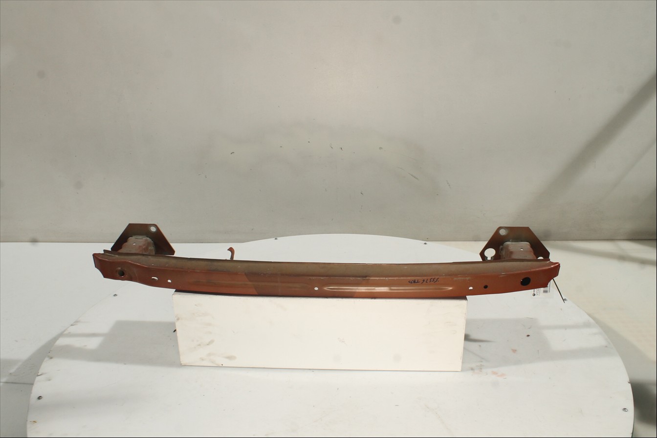 Traviesa paragolpes Tra.