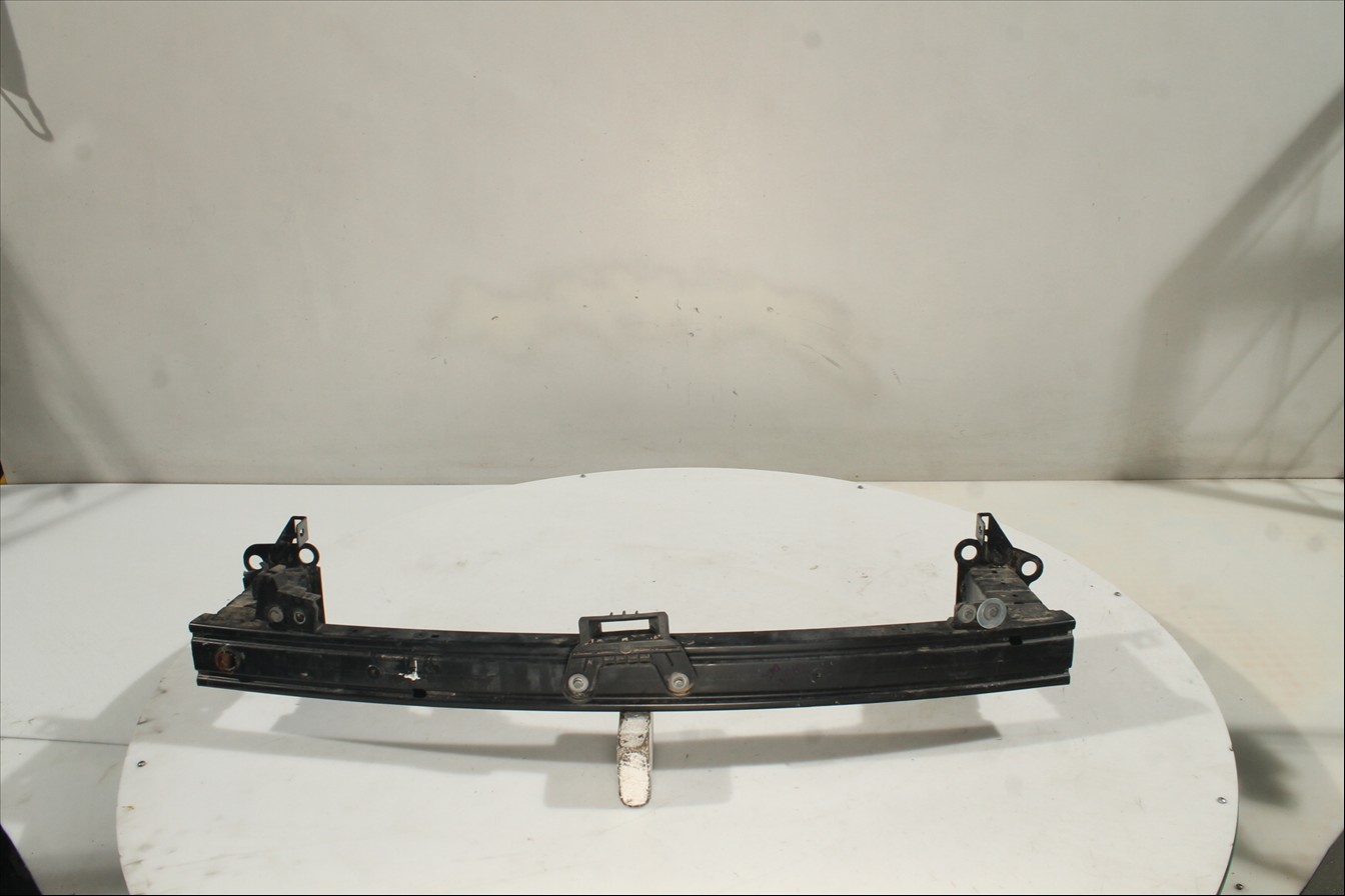 Traviesa paragolpes Del.