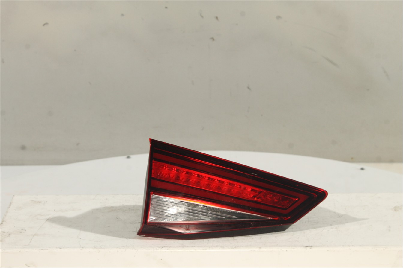 Piloto interior Tra. Izq.