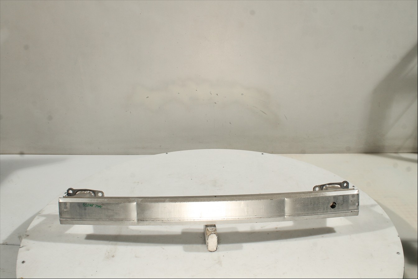 Traviesa paragolpes Tra.