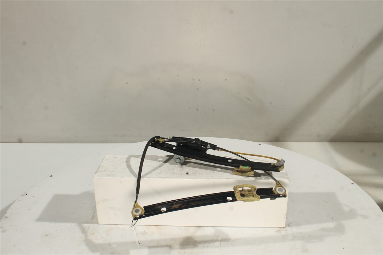 Elevalunas eléctrico puerta Del. Der.