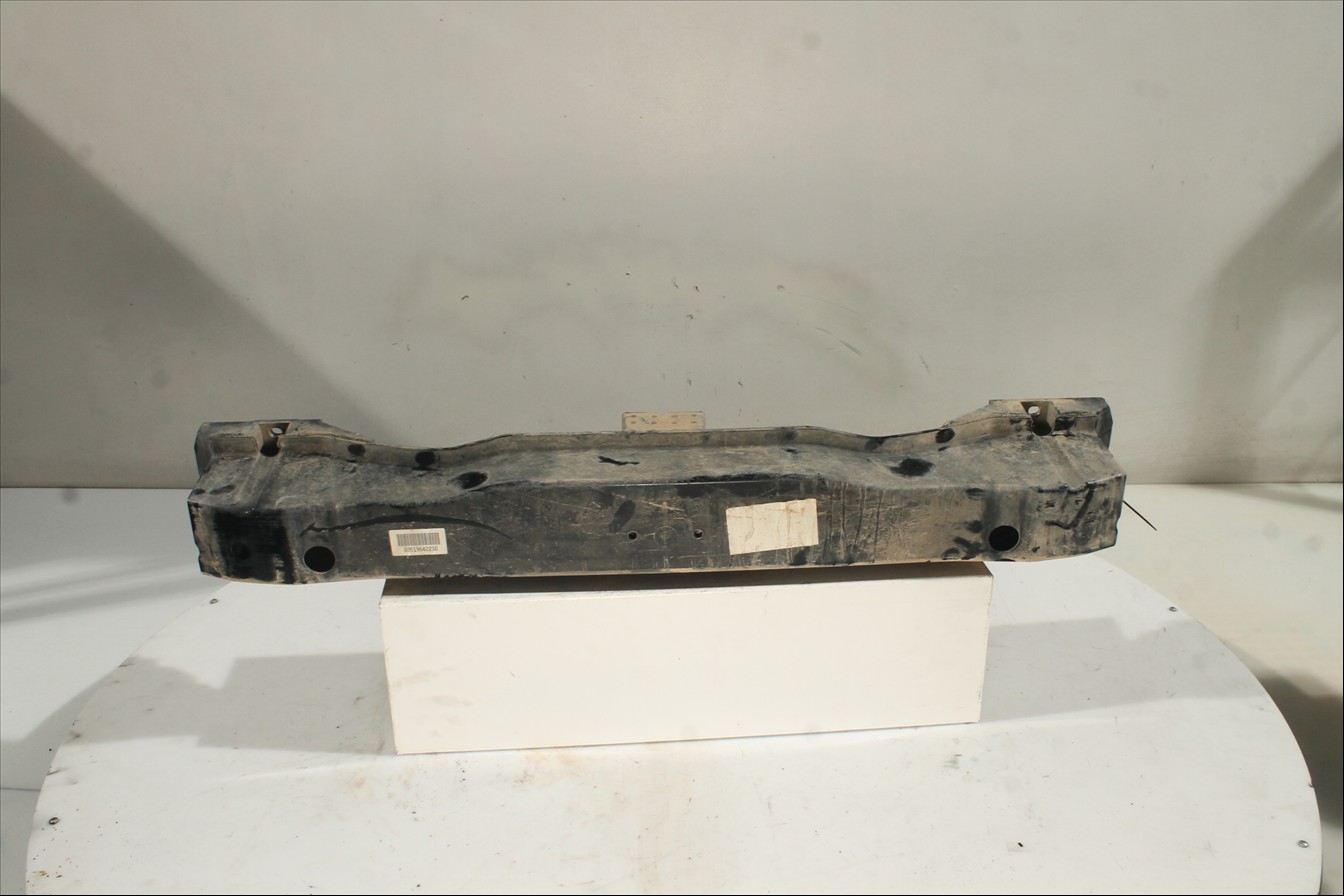 Traviesa paragolpes Tra.