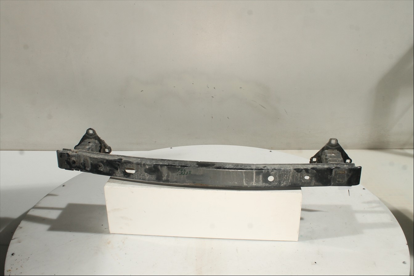 Traviesa paragolpes Tra.