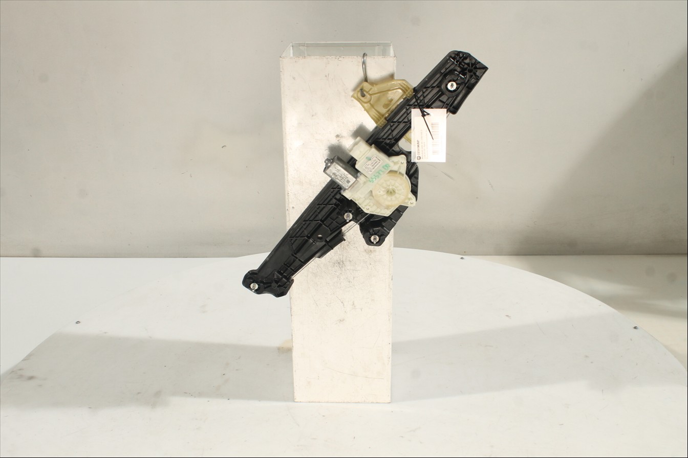 Elevalunas eléctrico puerta Del. Der.