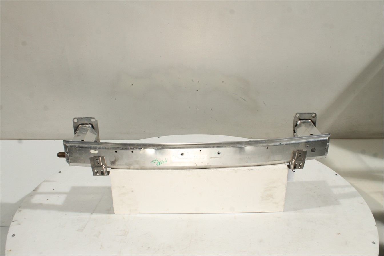 Traviesa paragolpes Del. Sup.