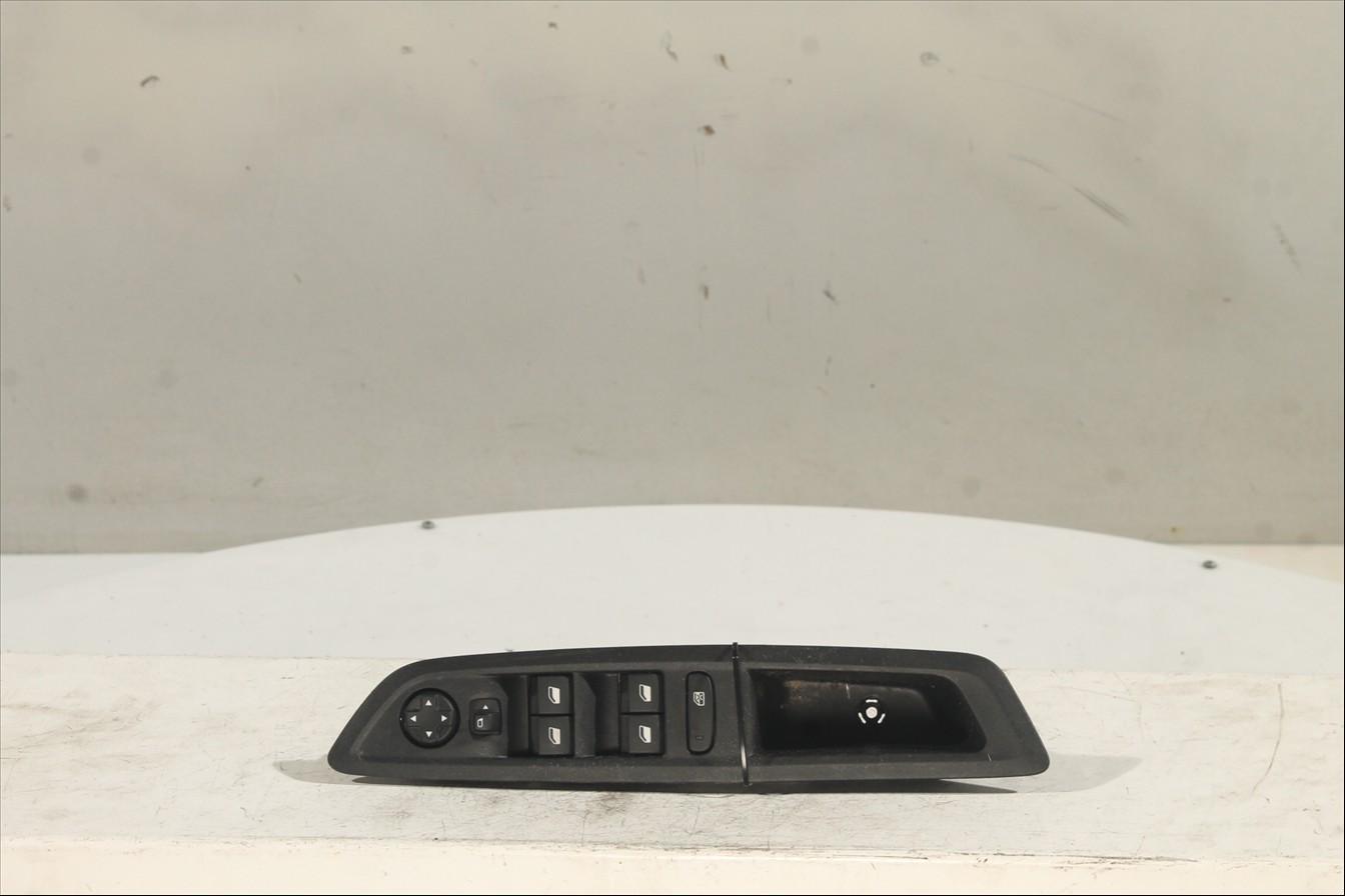 Interruptor elevalunas Del. Izq.