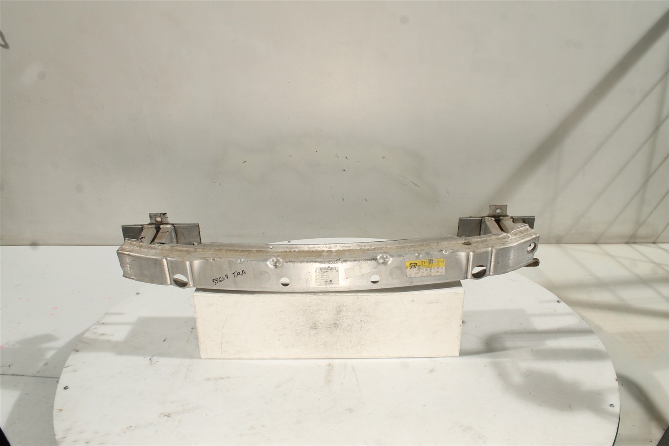 Traviesa paragolpes Tra.