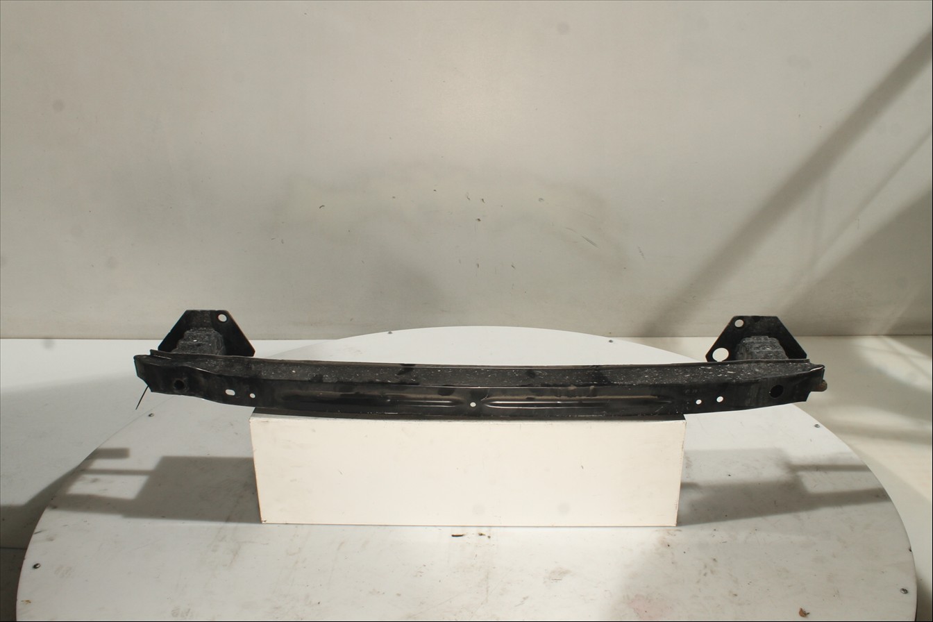 Traviesa paragolpes Tra.