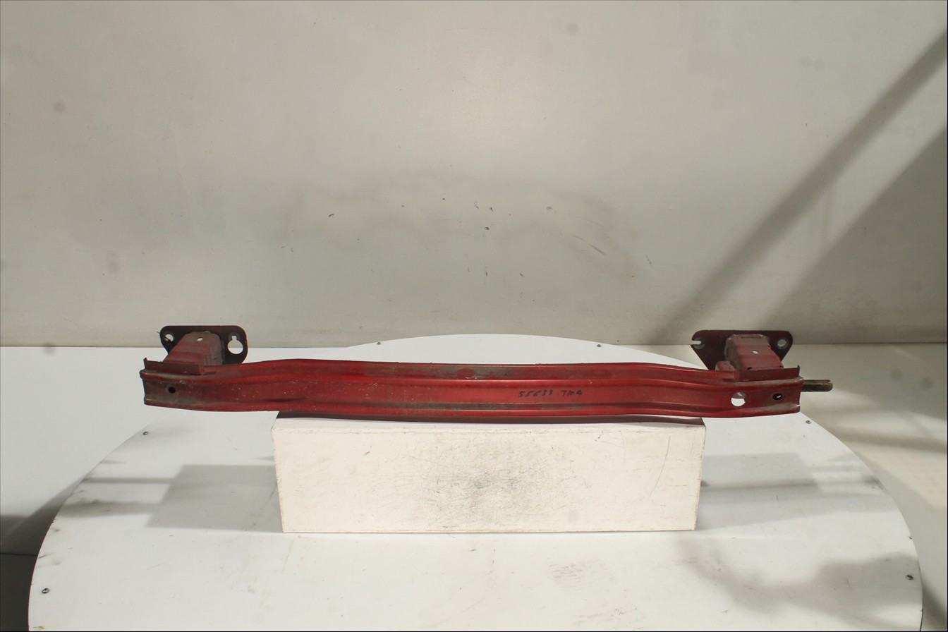 Traviesa paragolpes Tra.