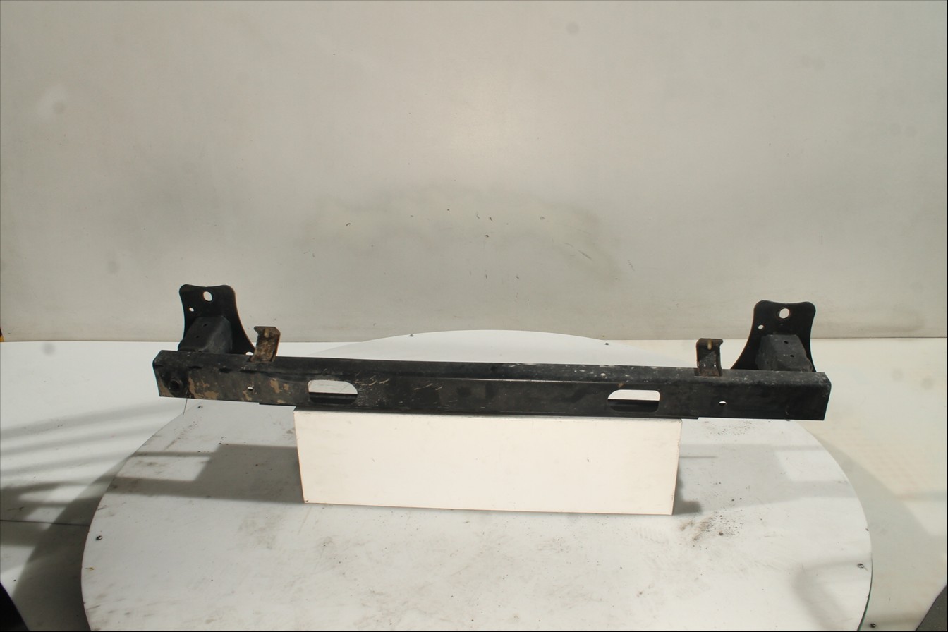 Traviesa paragolpes Tra.